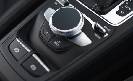 2021 Audi Q2 35 TFSI (UK-Spec) Central Console Wallpapers  450x275 (178)