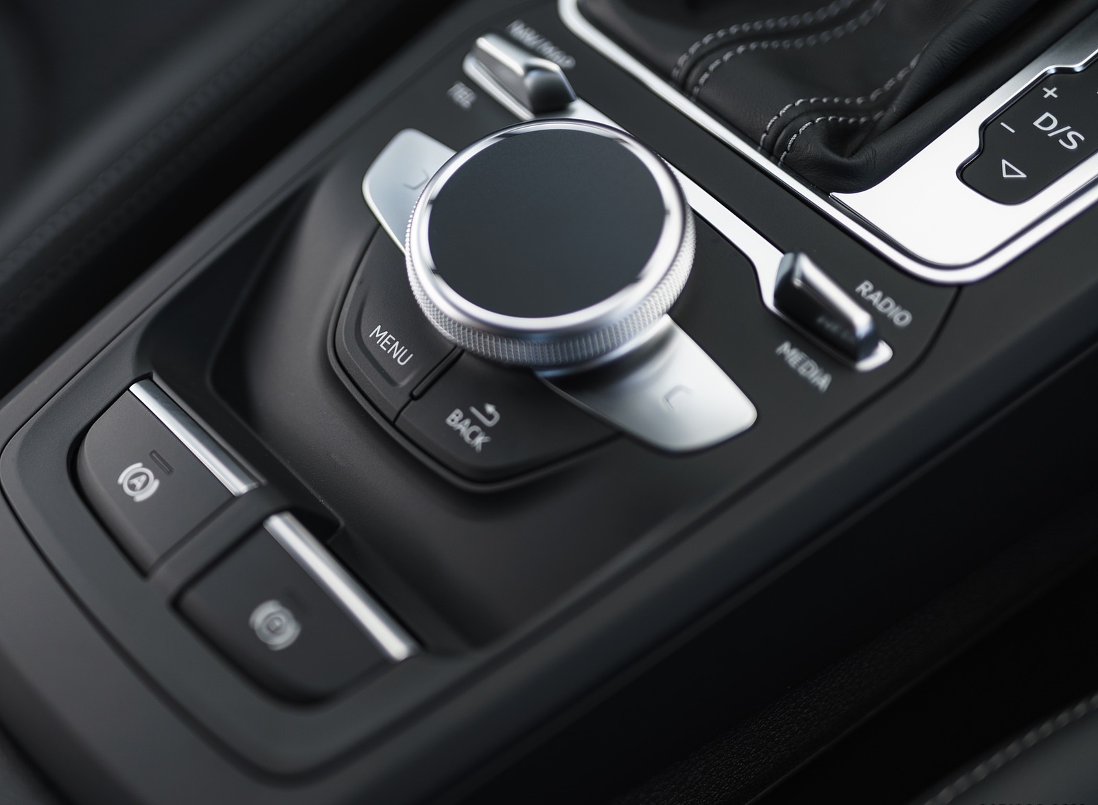 2021 Audi Q2 35 TFSI (UK-Spec) Central Console Wallpapers  #178 of 196