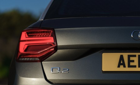 2021 Audi Q2 35 TFSI (UK-Spec) Tail Light Wallpapers  450x275 (150)