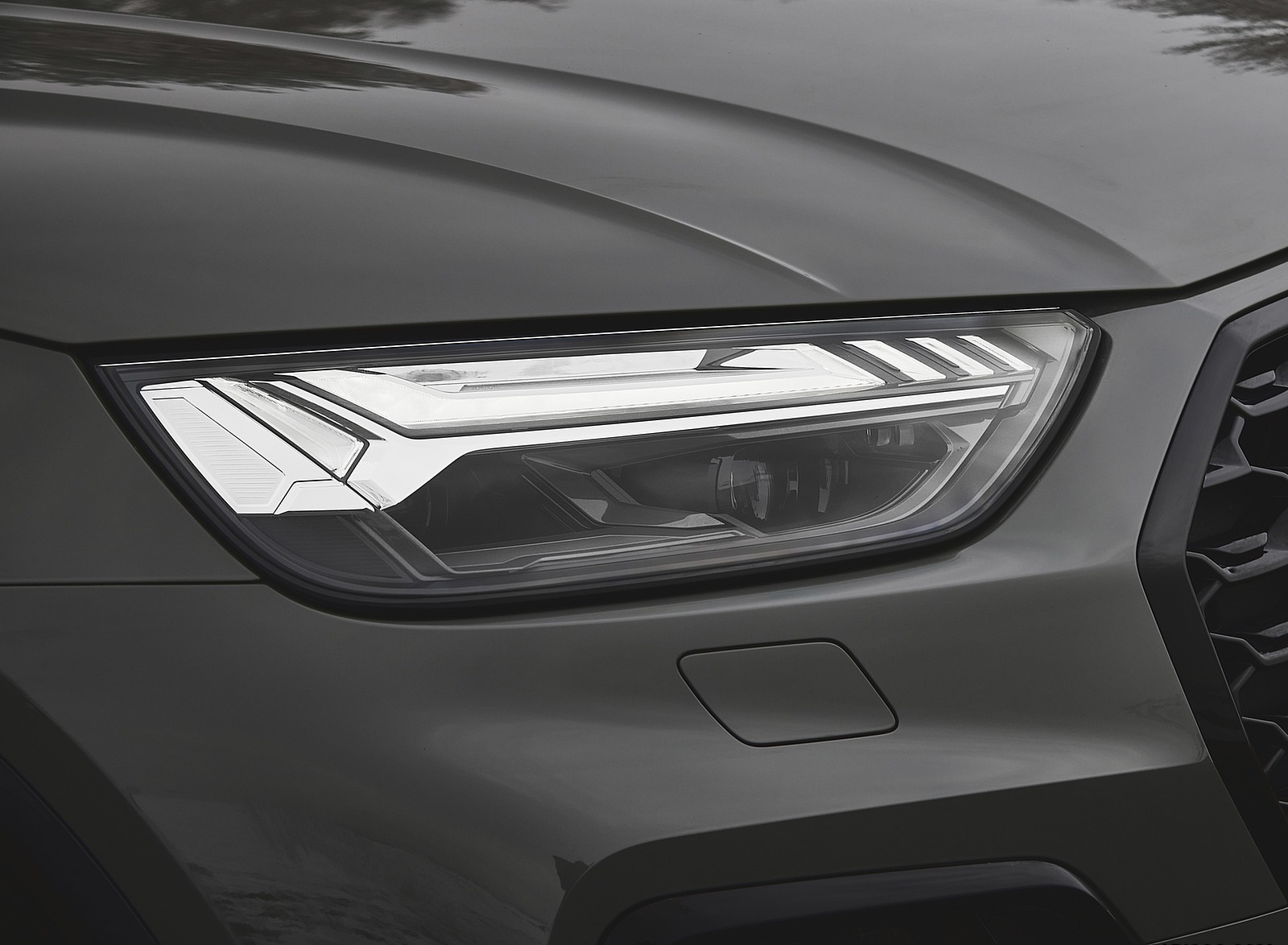 2021 Audi Q5 Sportback (Color: Daytona Grey) Headlight Wallpapers #44 of 158
