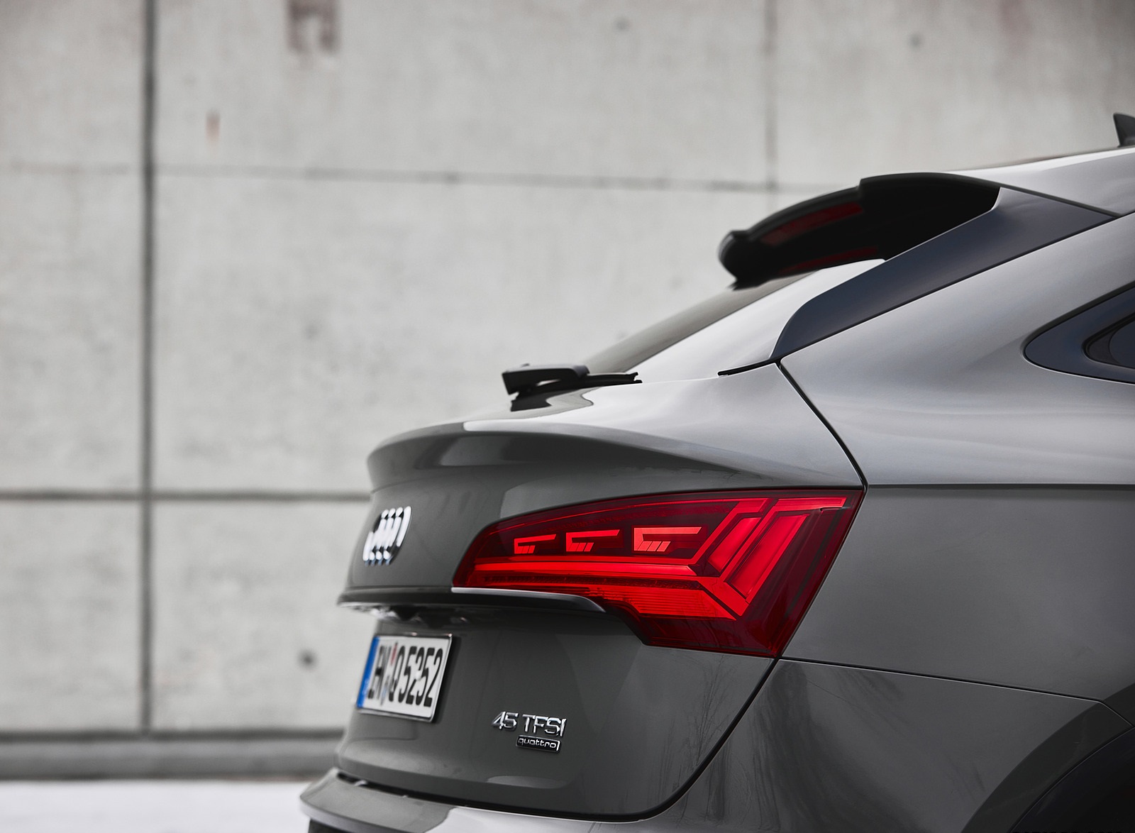 2021 Audi Q5 Sportback (Color: Daytona Grey) Tail Light Wallpapers #40 of 158