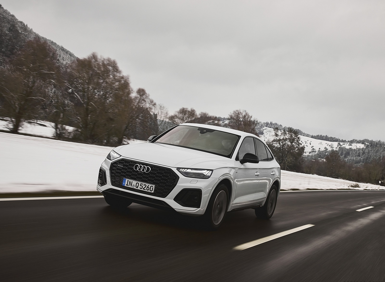 2021 Audi Q5 Sportback (Color: Glacier White) Front Three-Quarter Wallpapers  (3)