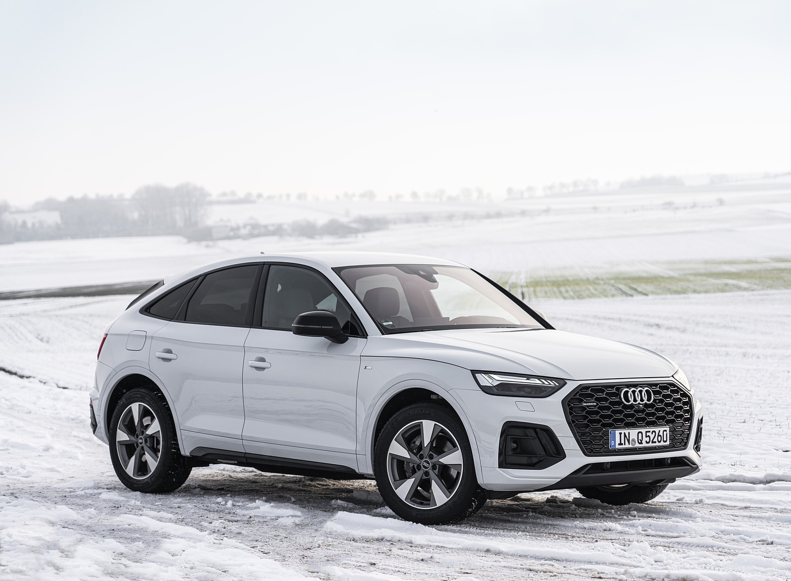 2021 Audi Q5 Sportback (Color: Glacier White) Front Three-Quarter Wallpapers  #9 of 158