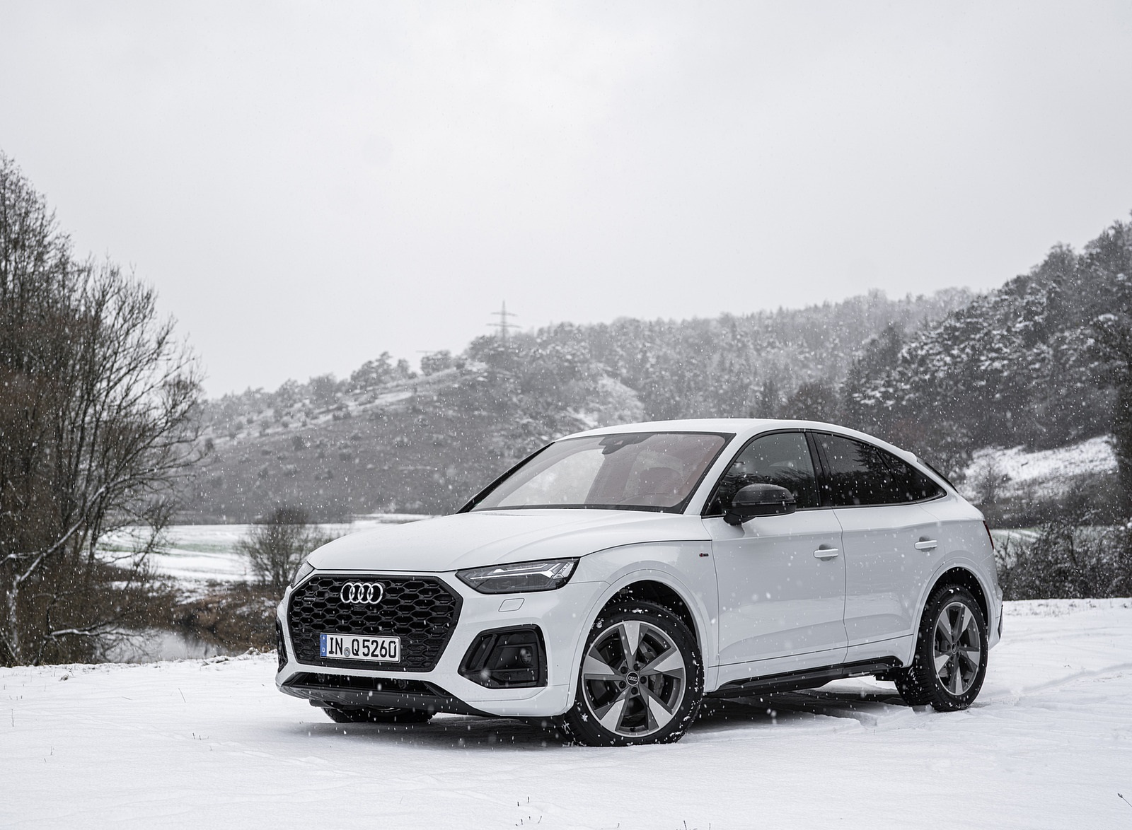 2021 Audi Q5 Sportback (Color: Glacier White) Front Three-Quarter Wallpapers #18 of 158