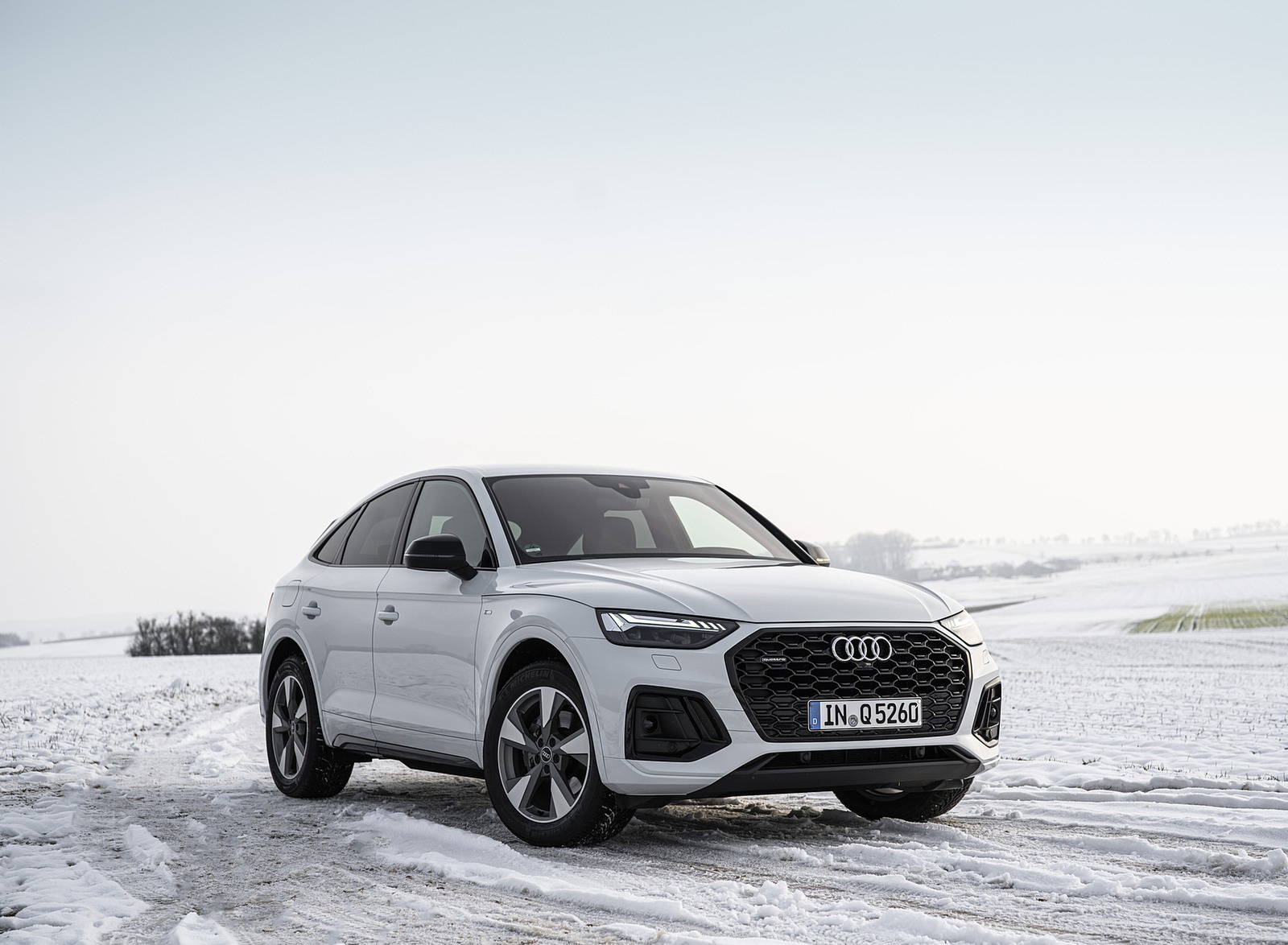 2021 Audi Q5 Sportback (Color: Glacier White) Front Three-Quarter Wallpapers #12 of 158