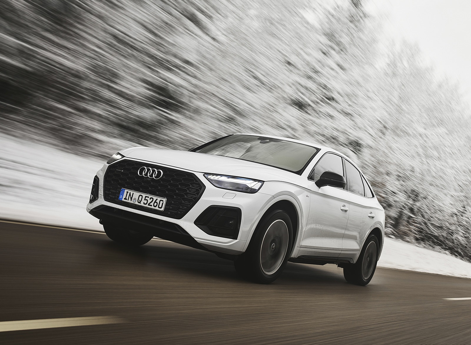 2021 Audi Q5 Sportback (Color: Glacier White) Front Three-Quarter Wallpapers #1 of 158