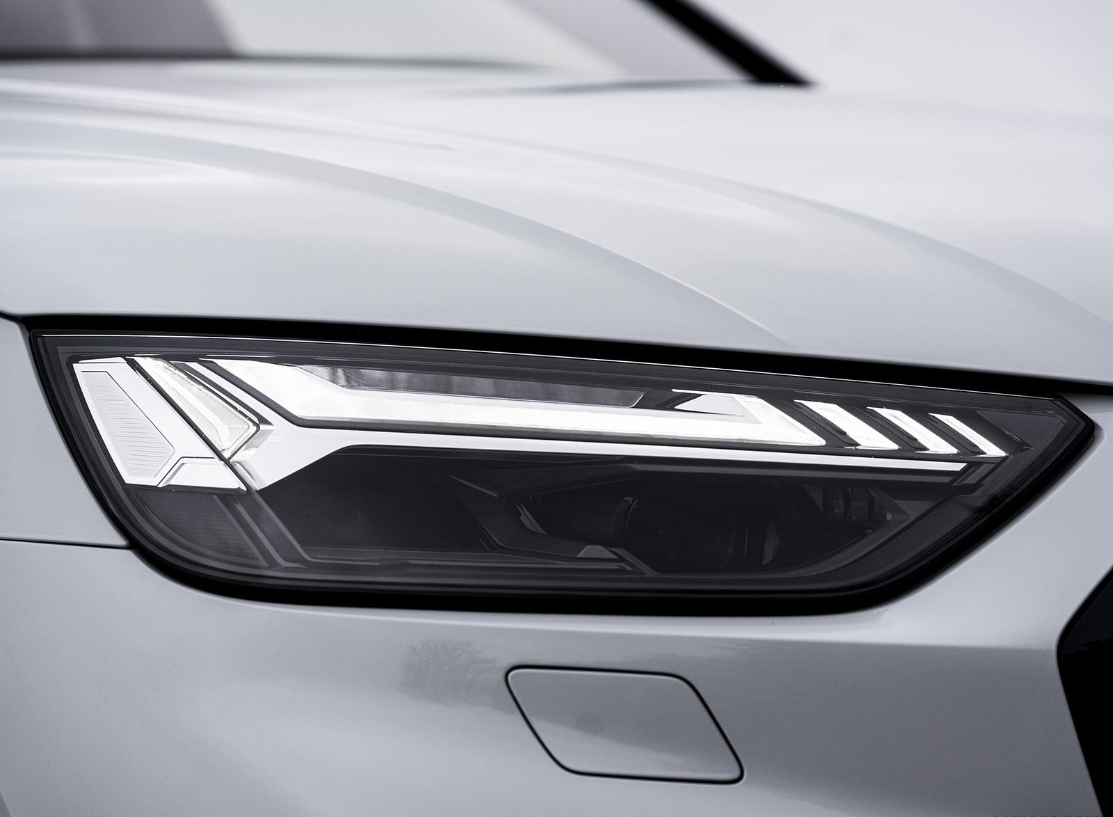2021 Audi Q5 Sportback (Color: Glacier White) Headlight Wallpapers #21 of 158