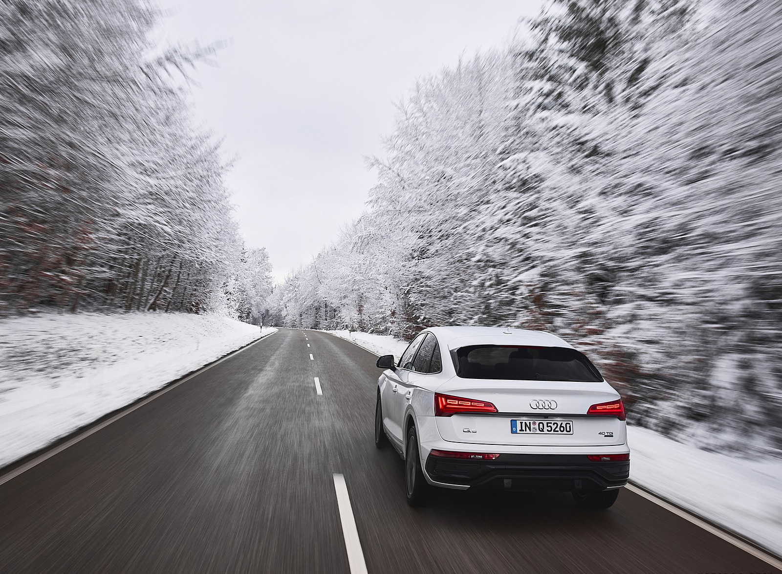 2021 Audi Q5 Sportback (Color: Glacier White) Rear Wallpapers  (6)