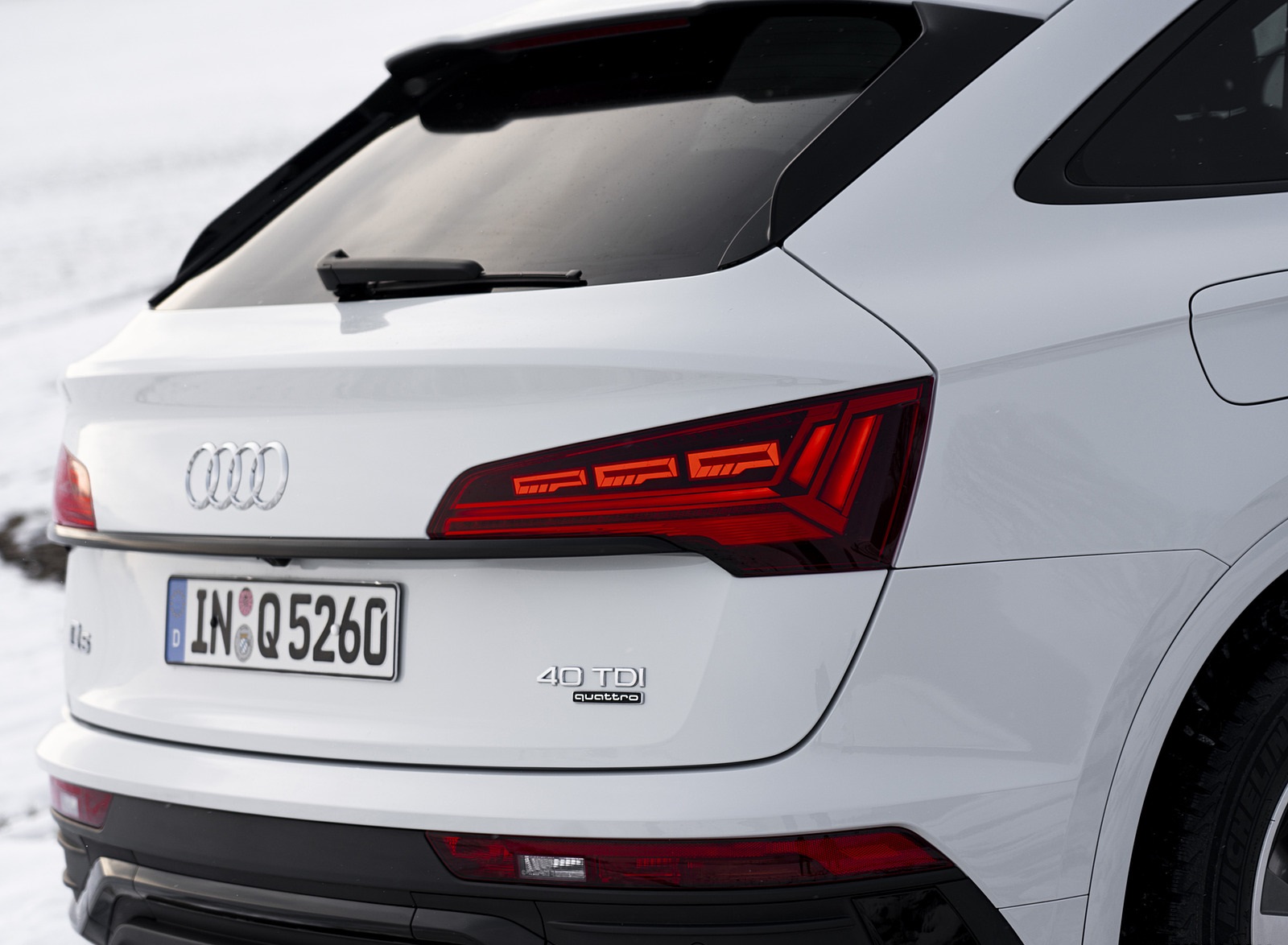 2021 Audi Q5 Sportback (Color: Glacier White) Tail Light Wallpapers  #25 of 158