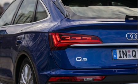 2021 Audi Q5 Sportback (Color: Ultra Blue) Detail Wallpapers 450x275 (81)