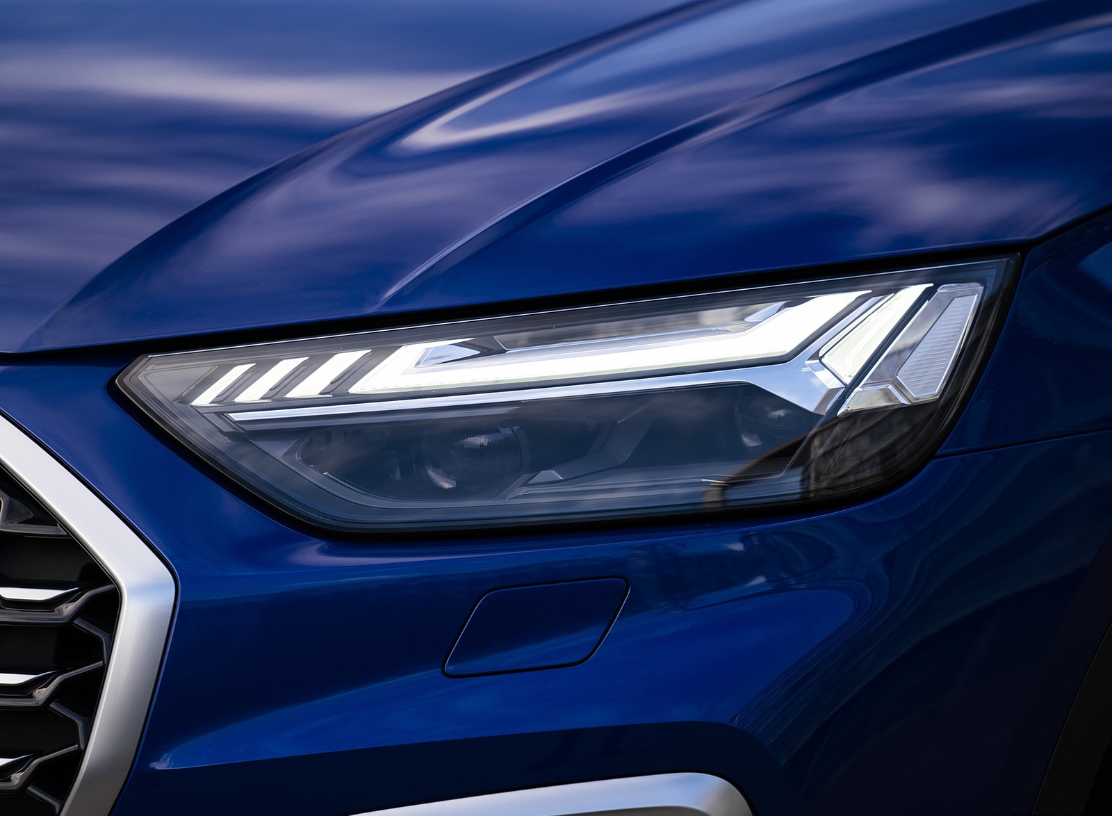 2021 Audi Q5 Sportback (Color: Ultra Blue) Headlight Wallpapers #84 of 158