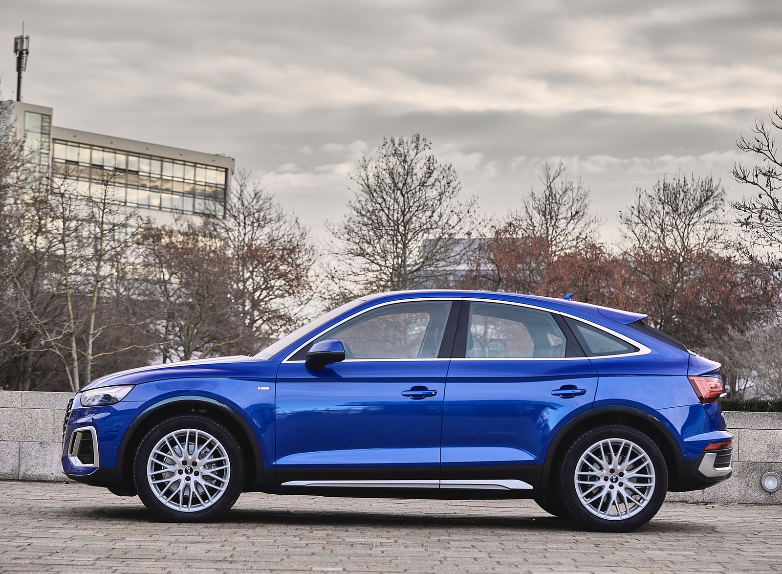 2021 Audi Q5 Sportback (Color: Ultra Blue) Side Wallpapers #80 of 158