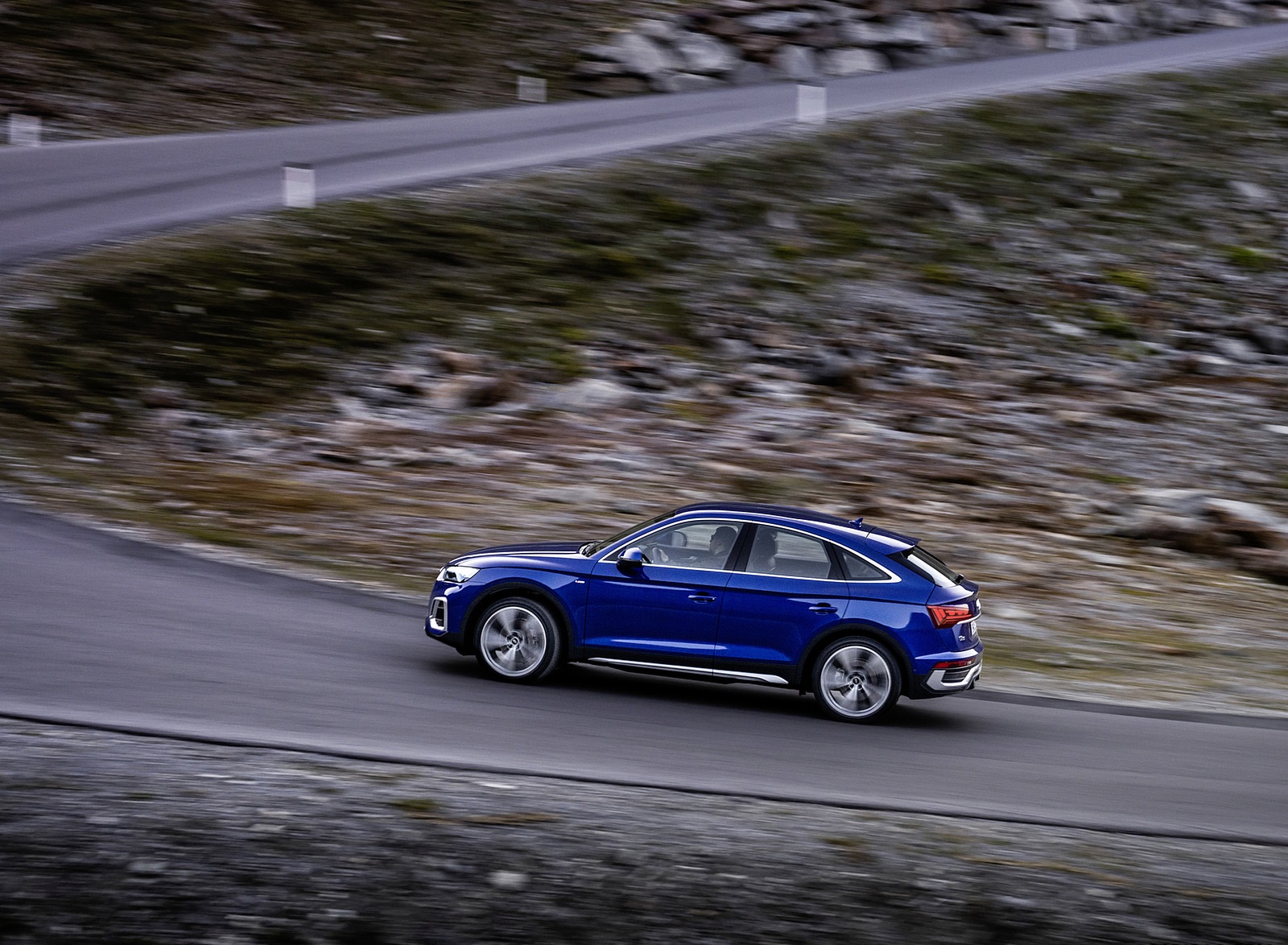 2021 Audi Q5 Sportback (Color: Ultra Blue) Side Wallpapers #66 of 158