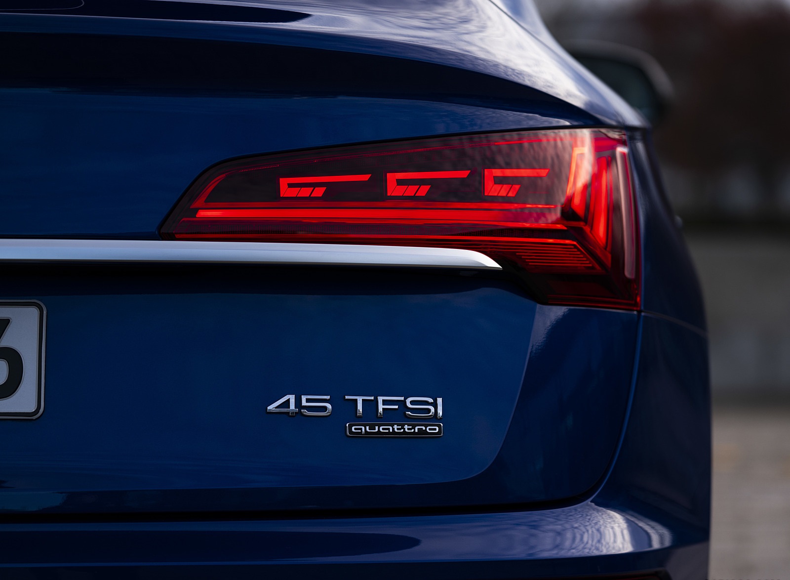 2021 Audi Q5 Sportback (Color: Ultra Blue) Tail Light Wallpapers #86 of 158