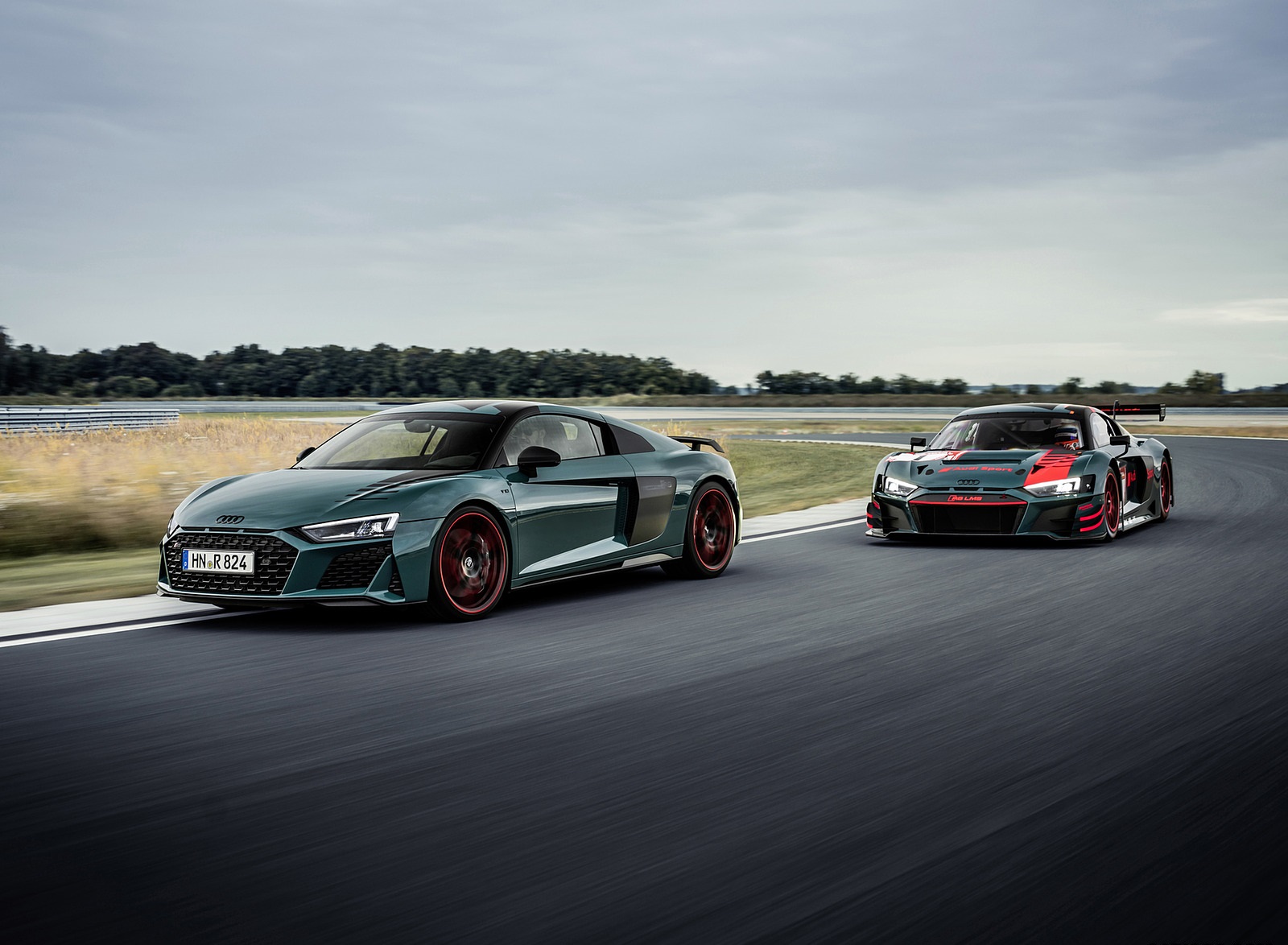 2021 Audi R8 Green Hell (Color: Tioman Green) and R8 LMS Wallpapers #11 of 46