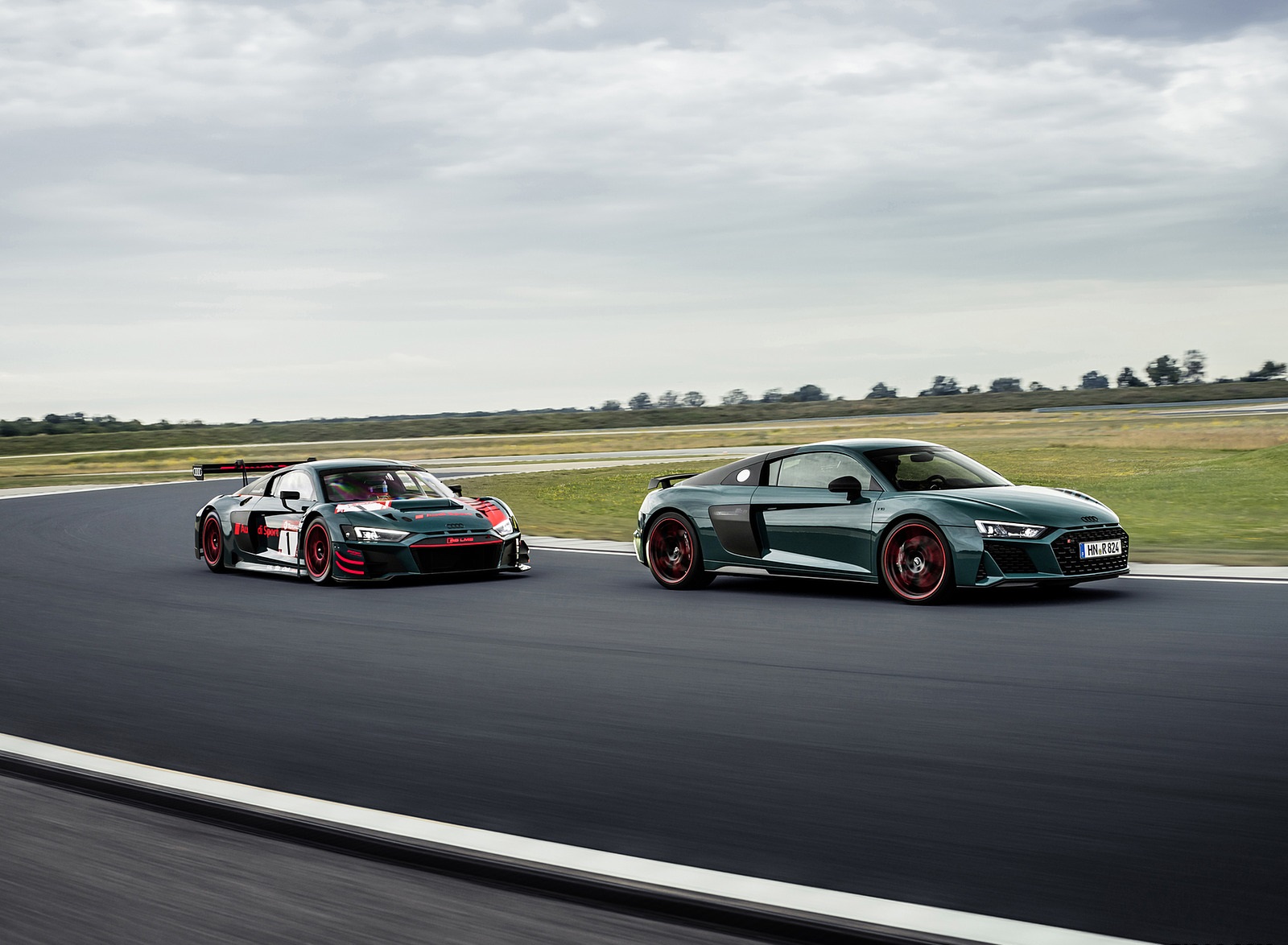 2021 Audi R8 Green Hell (Color: Tioman Green) and R8 LMS Wallpapers #12 of 46