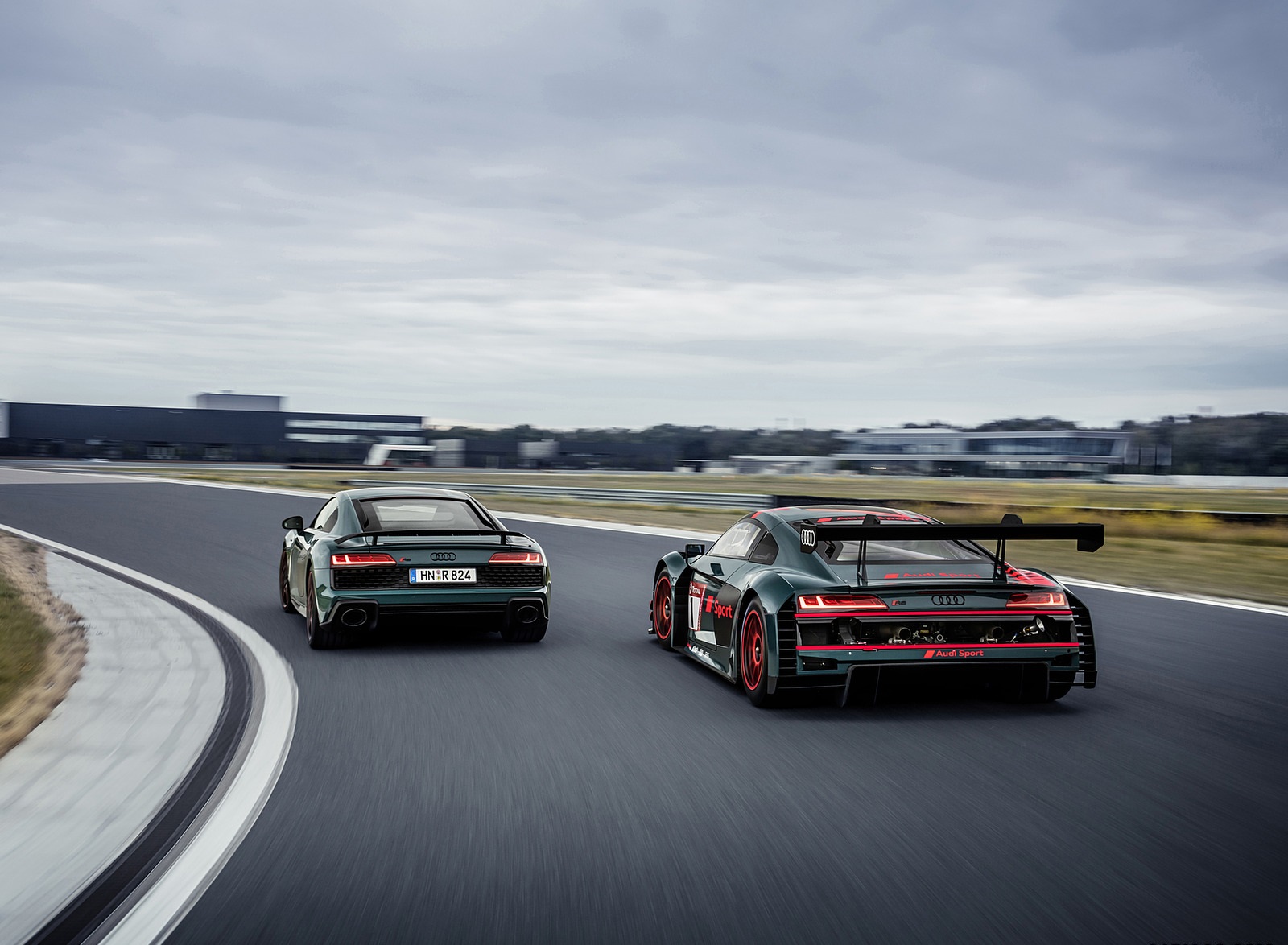 2021 Audi R8 Green Hell (Color: Tioman Green) and R8 LMS Wallpapers  #13 of 46