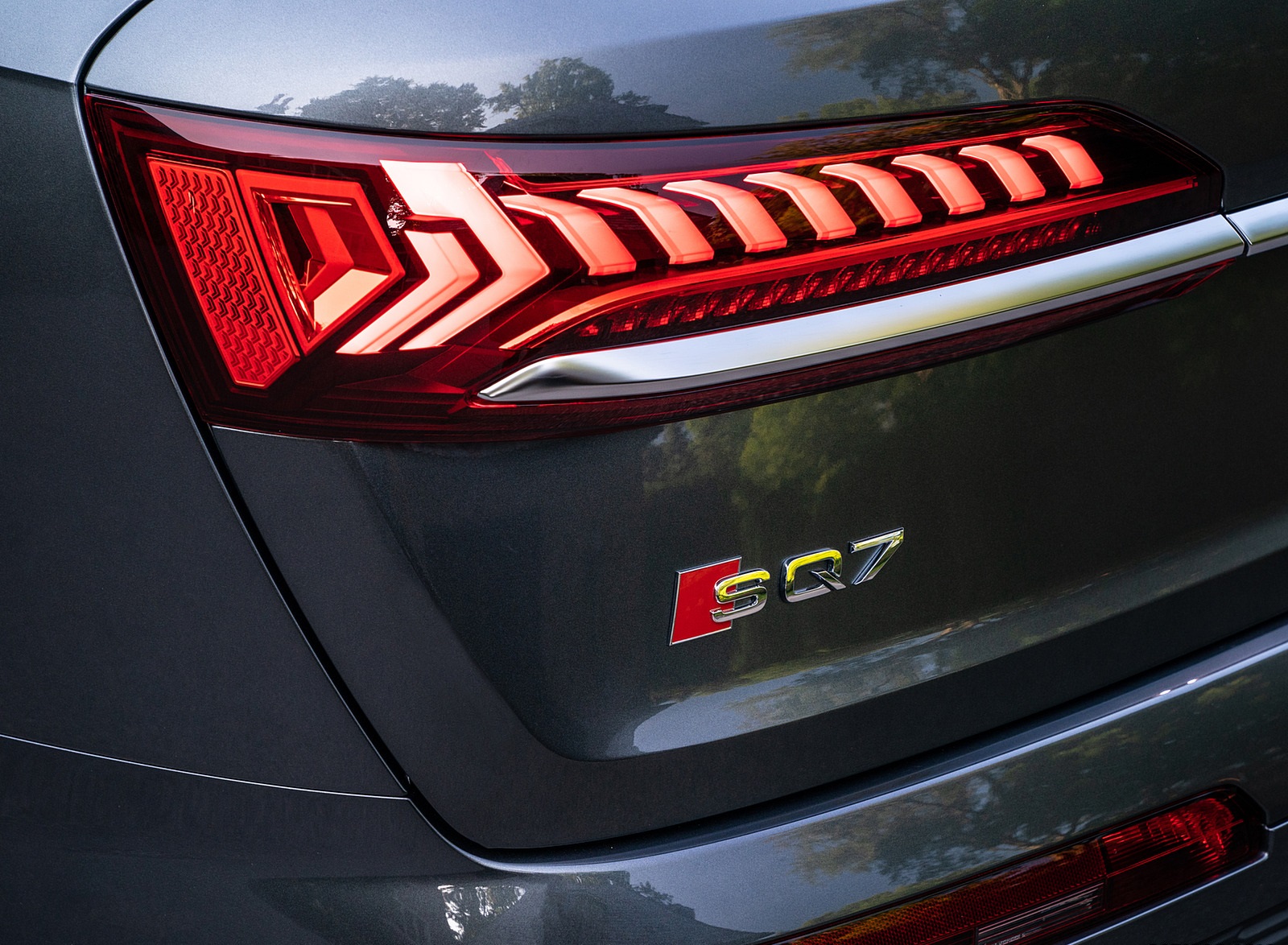 2021 Audi SQ7 (US-Spec) Tail Light Wallpapers #15 of 33