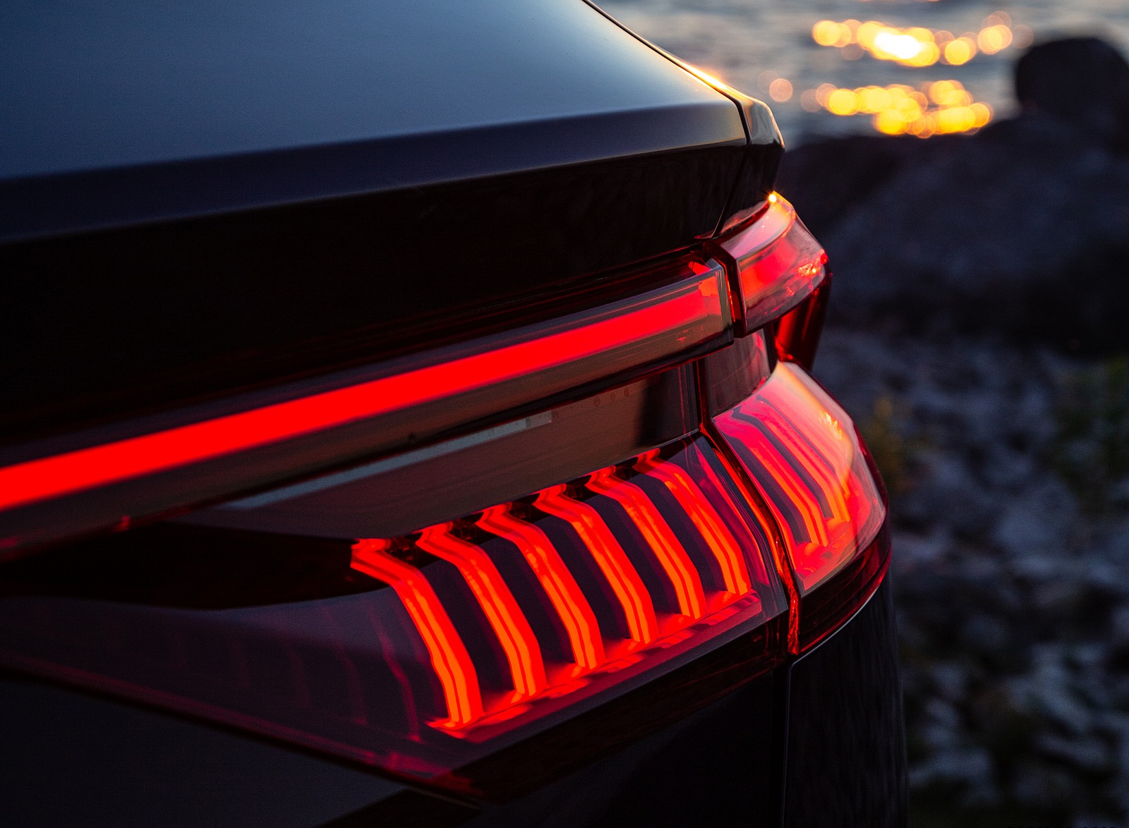 2021 Audi SQ8 (US-Spec) Tail Light Wallpapers #18 of 30