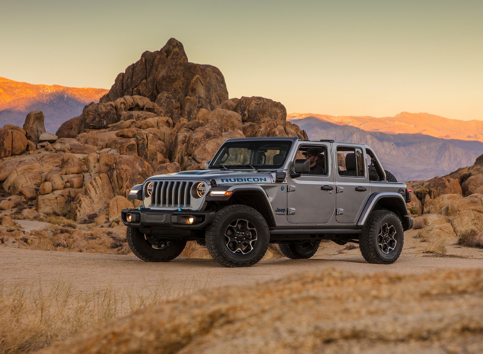2021 Jeep Wrangler 4xe Plug-In Hybrid Front Three-Quarter Wallpapers #19 of 62