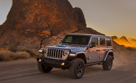 2021 Jeep Wrangler 4xe Plug-In Hybrid Front Three-Quarter Wallpapers 450x275 (12)