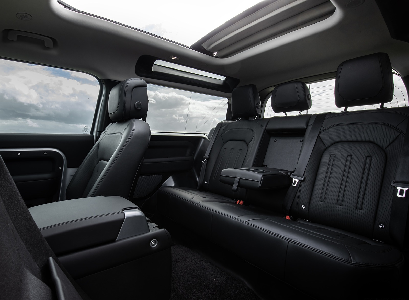 2021 Land Rover Defender 90 Interior Rear Seats Wallpapers #45 of 51