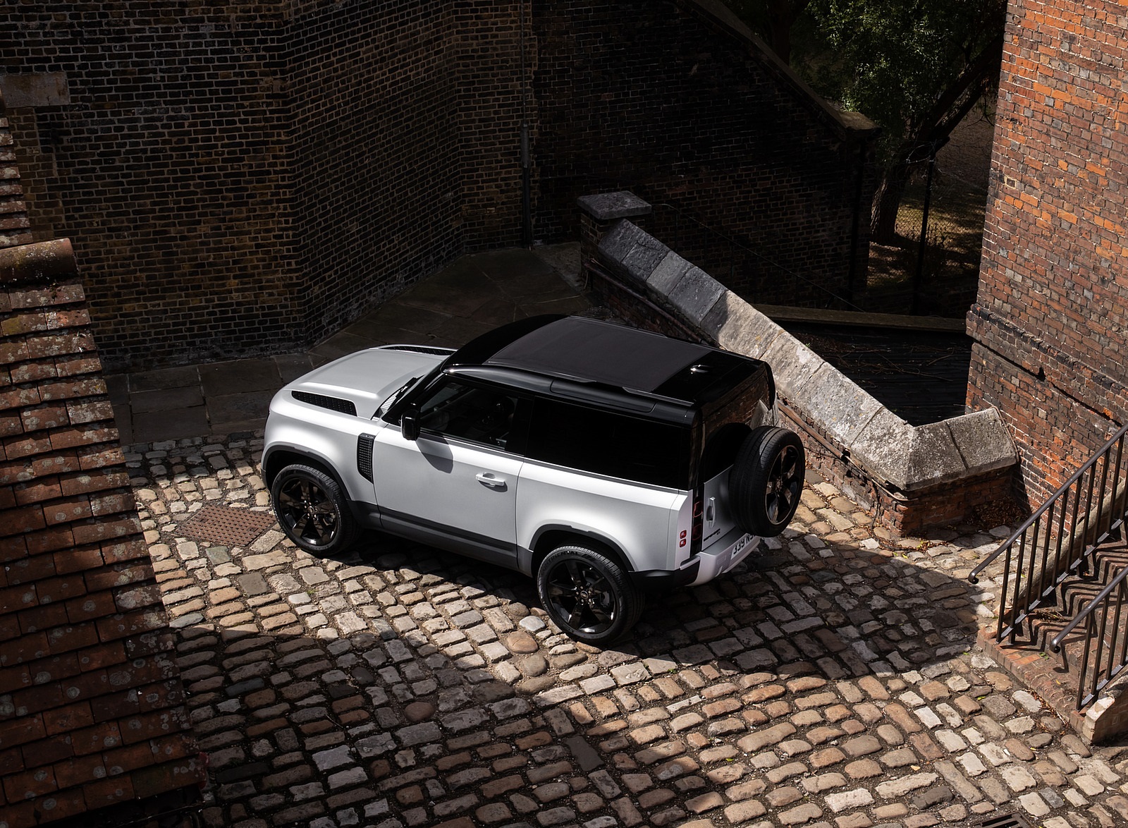 2021 Land Rover Defender 90 Rear Three-Quarter Wallpapers  #28 of 51