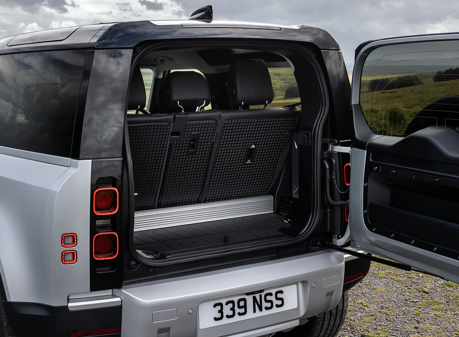 2021 Land Rover Defender 90 Trunk Wallpapers  #49 of 51