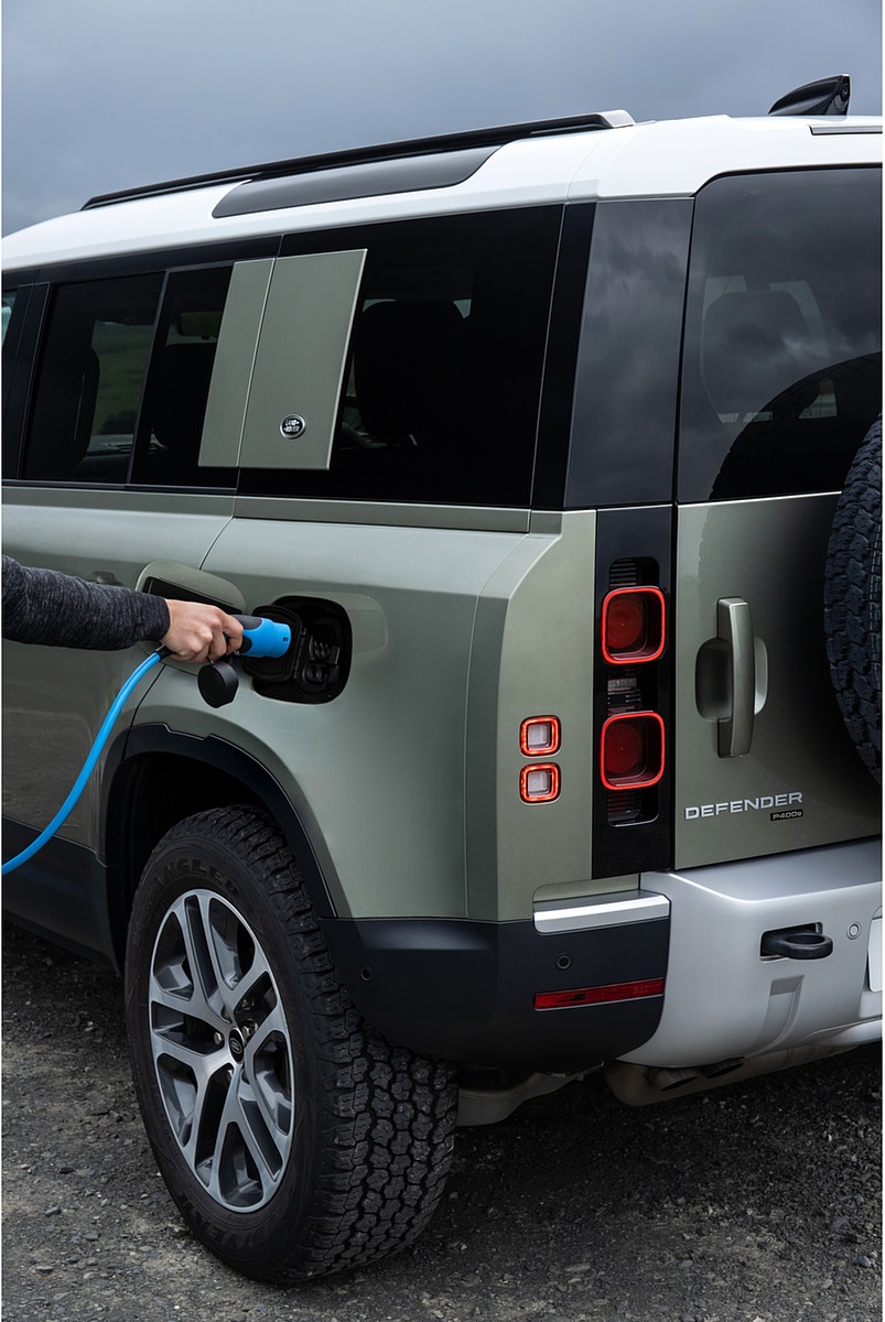 2021 Land Rover Defender Plug-In Hybrid Charging Wallpapers  #28 of 31