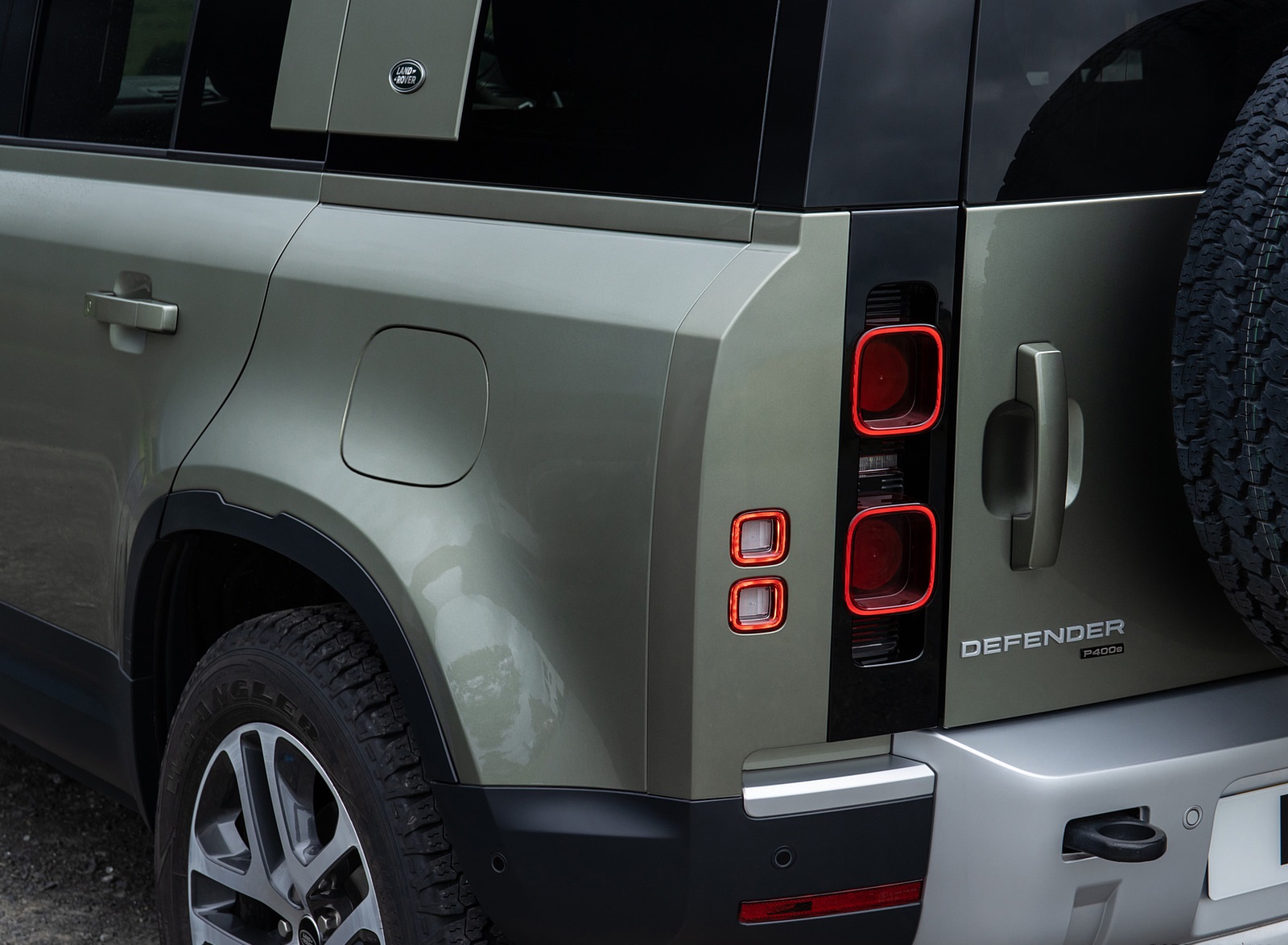2021 Land Rover Defender Plug-In Hybrid Detail Wallpapers  #27 of 31