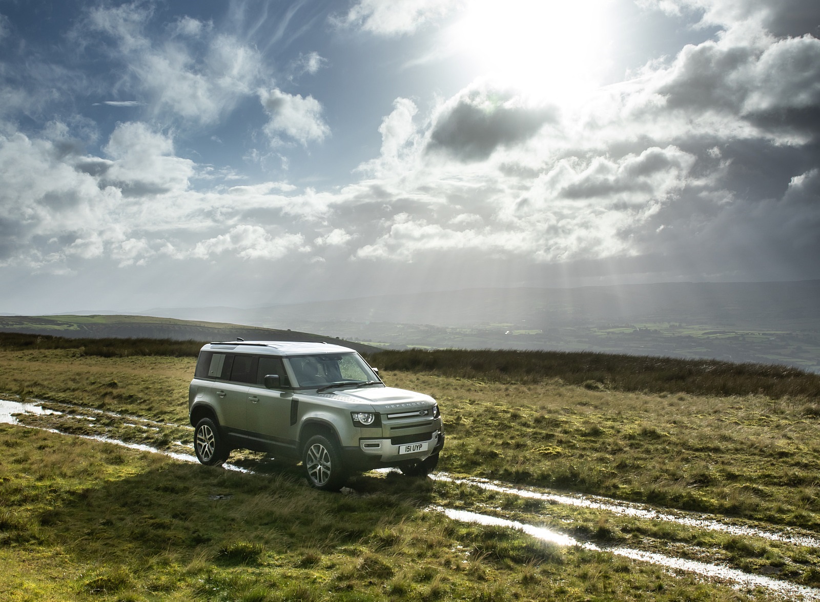 2021 Land Rover Defender Plug-In Hybrid Front Three-Quarter Wallpapers #8 of 31