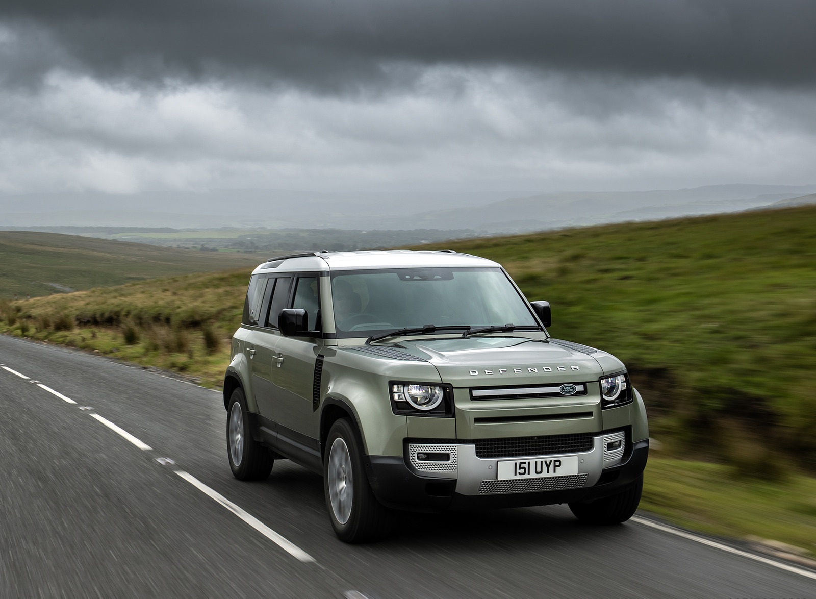 2021 Land Rover Defender Plug-In Hybrid Front Three-Quarter Wallpapers (1). Download Wallpaper