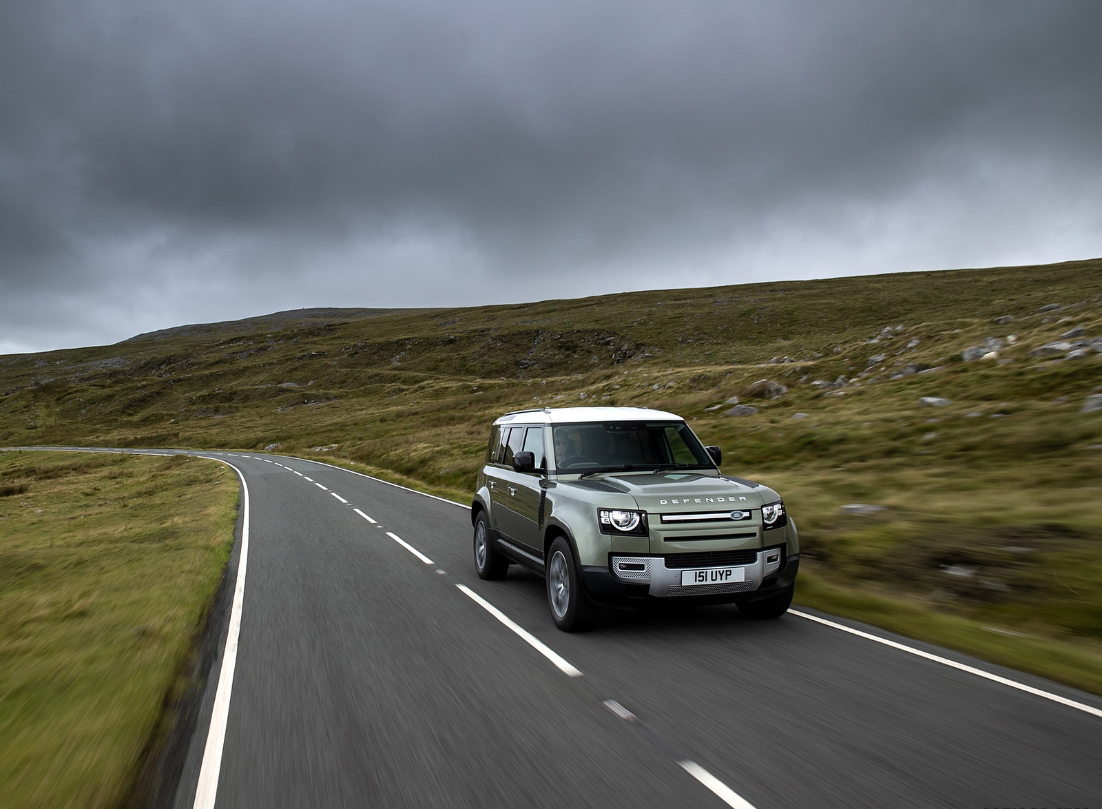 2021 Land Rover Defender Plug-In Hybrid Front Wallpapers  (4)