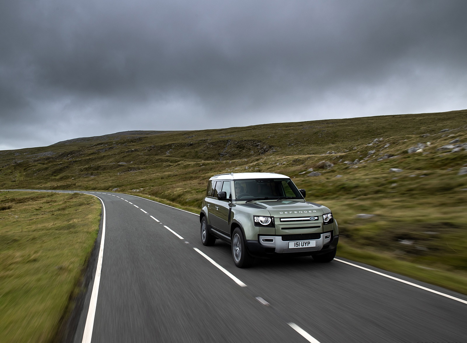 2021 Land Rover Defender Plug-In Hybrid Front Wallpapers  #4 of 31