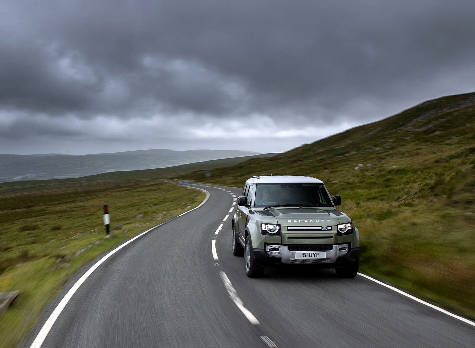 2021 Land Rover Defender Plug-In Hybrid Front Wallpapers  (5)