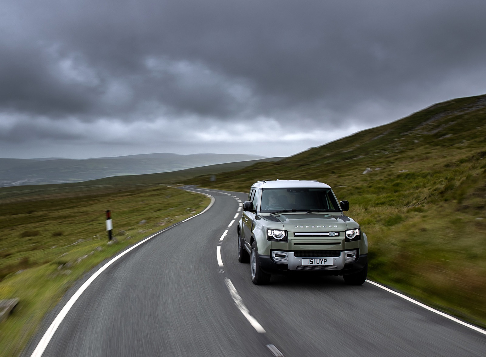 2021 Land Rover Defender Plug-In Hybrid Front Wallpapers  #5 of 31