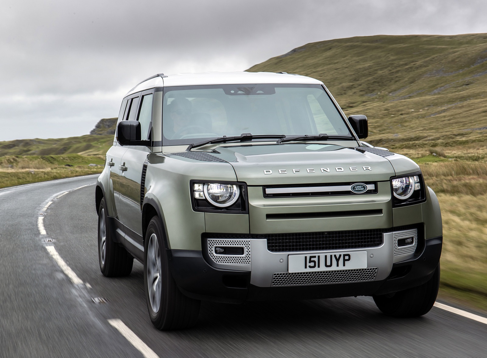 2021 Land Rover Defender Plug-In Hybrid Front Wallpapers  (6)