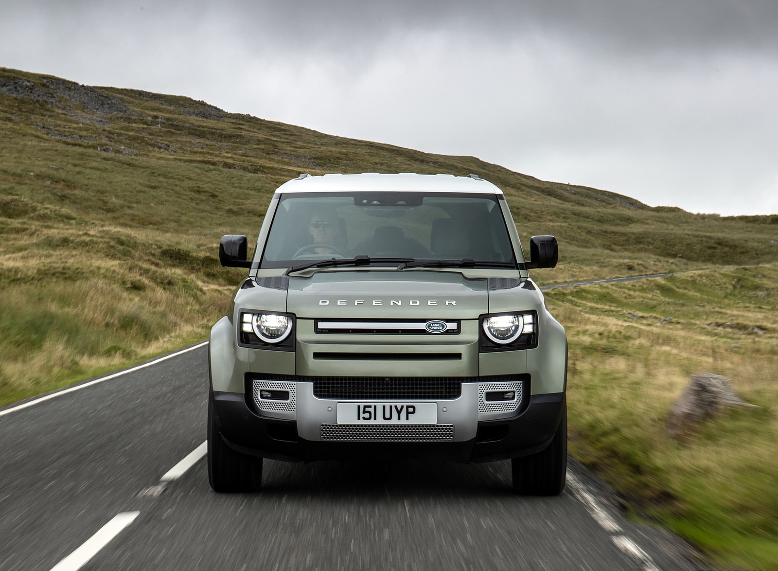 2021 Land Rover Defender Plug-In Hybrid Front Wallpapers  (2)