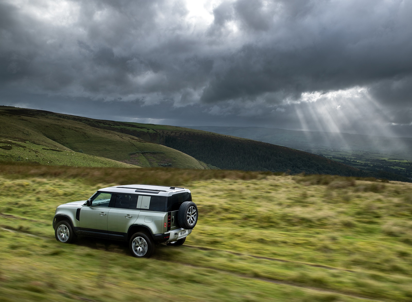 2021 Land Rover Defender Plug-In Hybrid Rear Three-Quarter Wallpapers #9 of 31