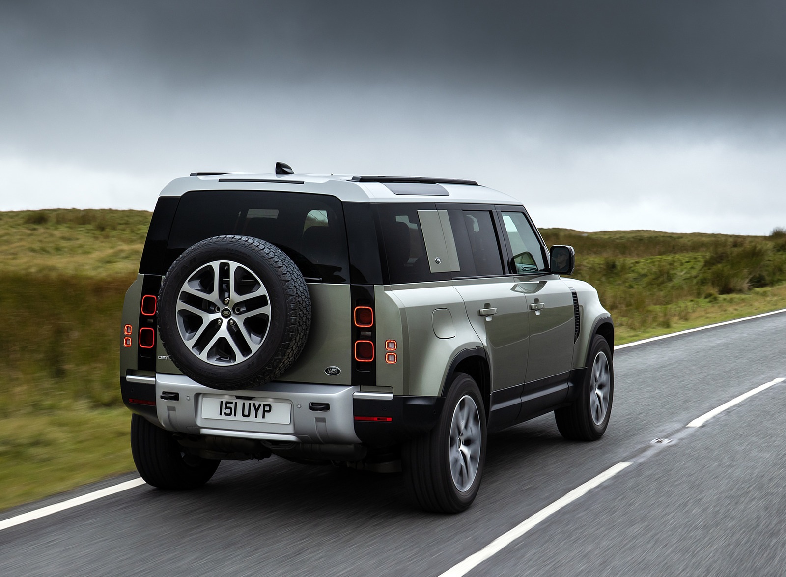 2021 Land Rover Defender Plug-In Hybrid Rear Three-Quarter Wallpapers (3)