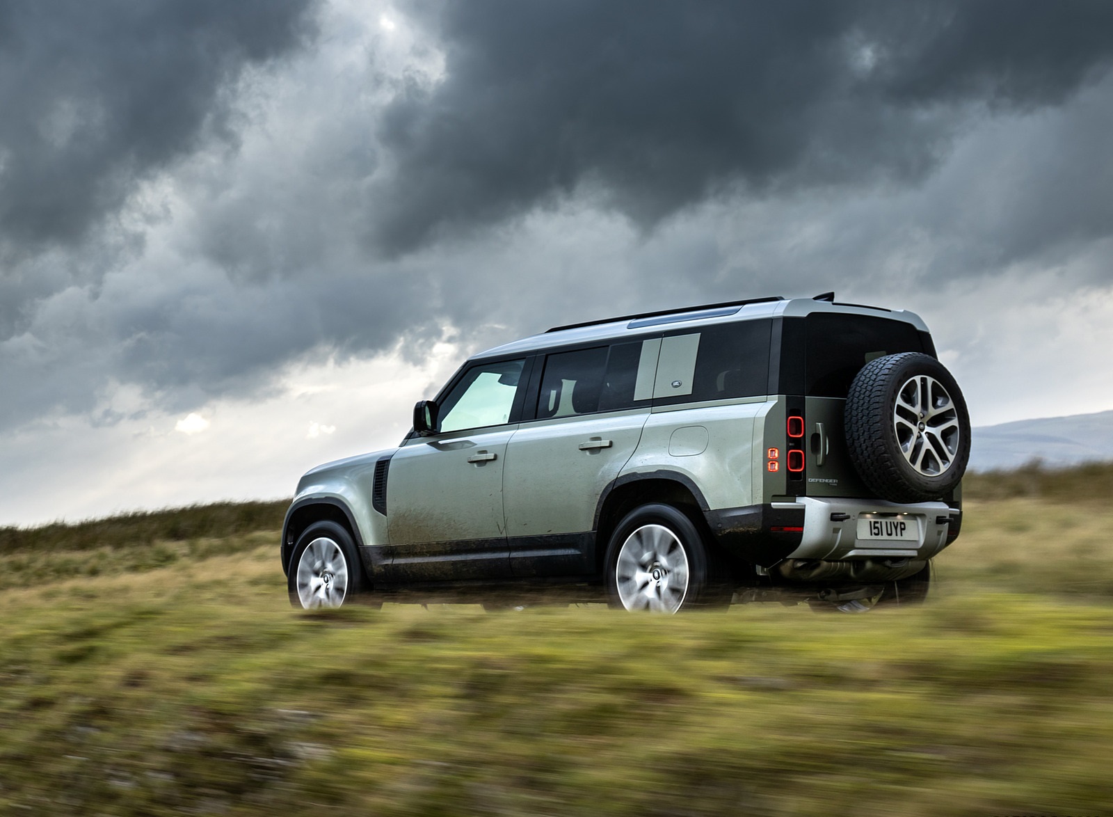 2021 Land Rover Defender Plug-In Hybrid Rear Three-Quarter Wallpapers  (10)