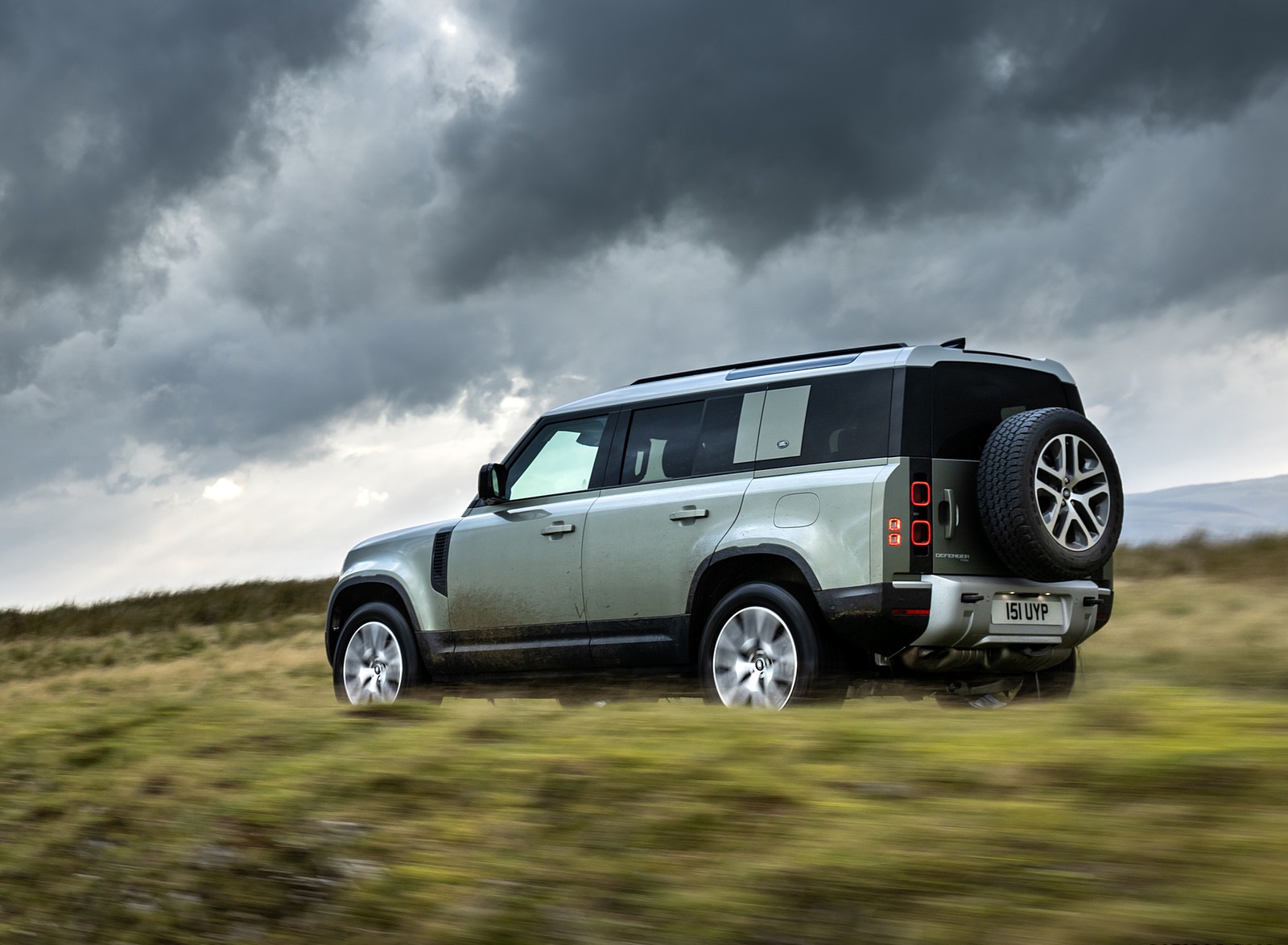 2021 Land Rover Defender Plug-In Hybrid Rear Three-Quarter Wallpapers  #10 of 31