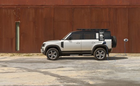 2021 Land Rover Defender Plug-In Hybrid Side Wallpapers 450x275 (23)