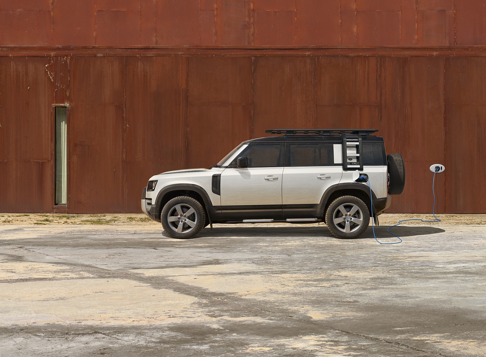 2021 Land Rover Defender Plug-In Hybrid Side Wallpapers #23 of 31
