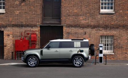 2021 Land Rover Defender Plug-In Hybrid Side Wallpapers 450x275 (24)