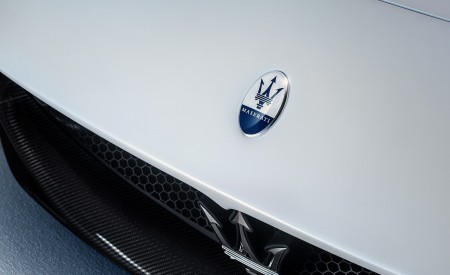 2021 Maserati MC20 Badge Wallpapers 450x275 (94)