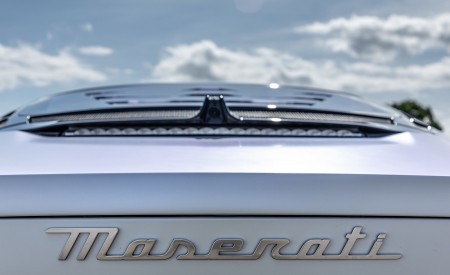 2021 Maserati MC20 (Color: Bianco Audace) Badge Wallpapers 450x275 (84)