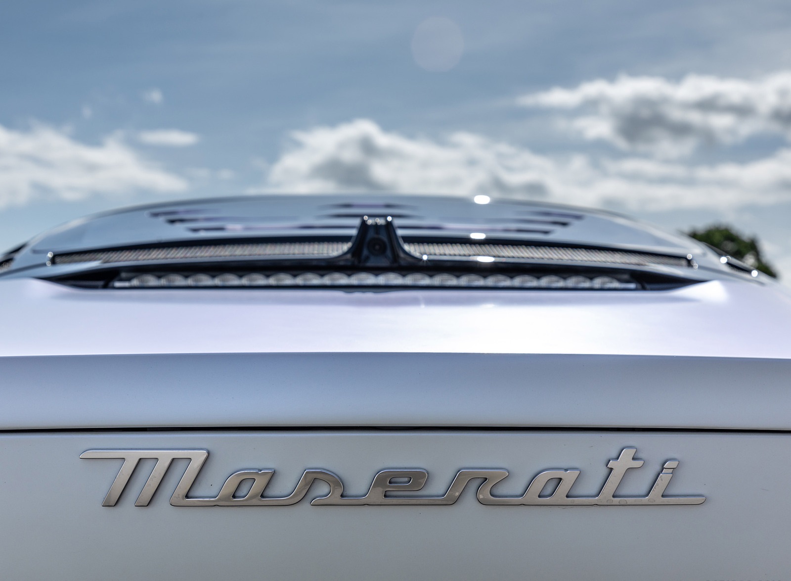 2021 Maserati MC20 (Color: Bianco Audace) Badge Wallpapers #84 of 158