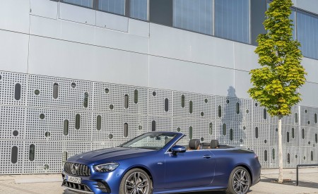 2021 Mercedes-AMG E 53 4MATIC+ Cabriolet (Color: Magno Brilliant Blue) Front Three-Quarter Wallpapers 450x275 (103)