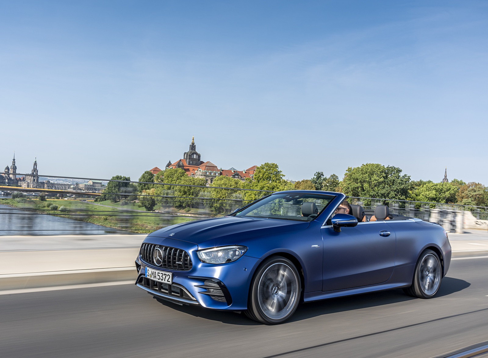 2021 Mercedes-AMG E 53 4MATIC+ Cabriolet (Color: Magno Brilliant Blue) Front Three-Quarter Wallpapers #57 of 152